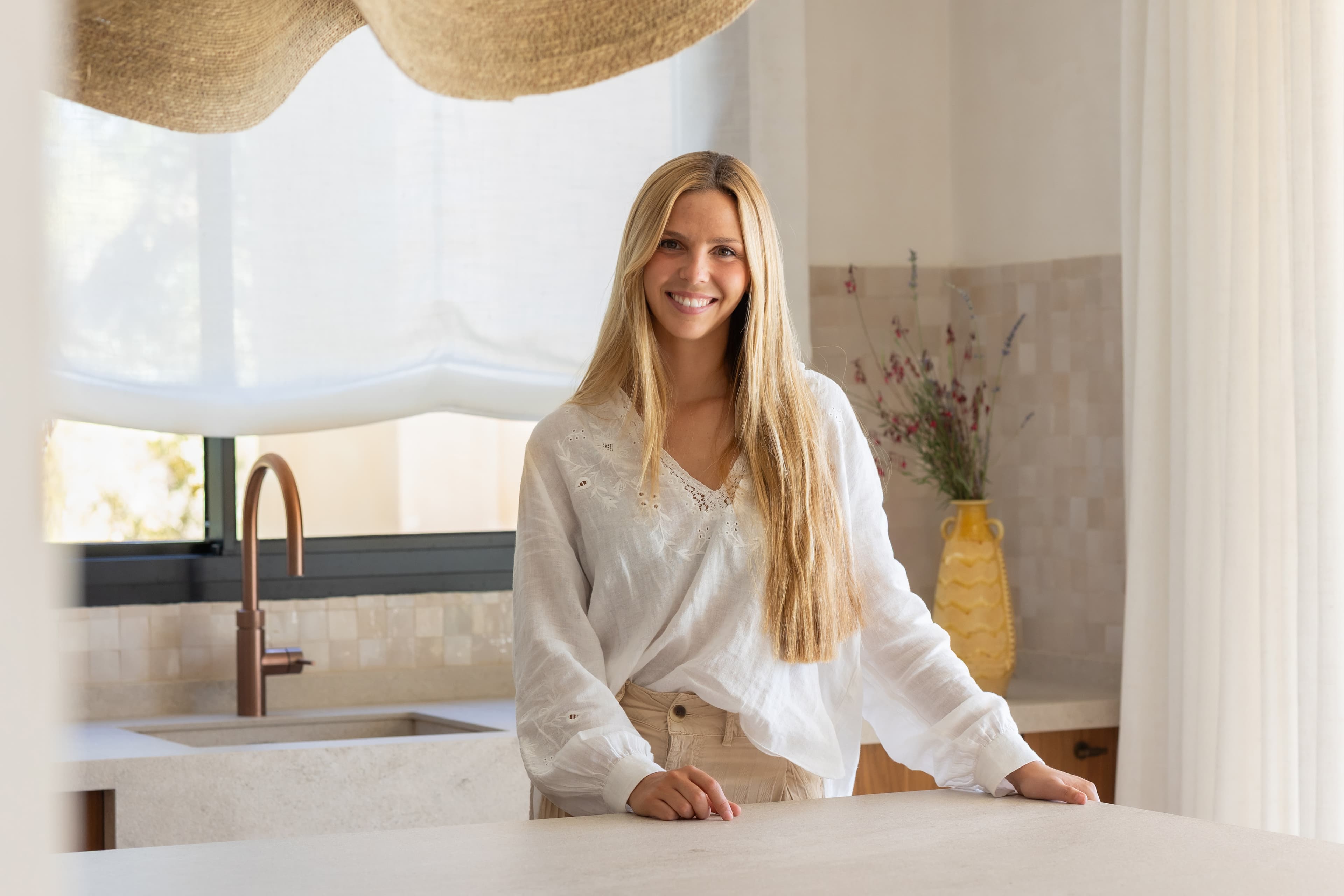 Alicia Agosti en un interior diseñado por el estudio